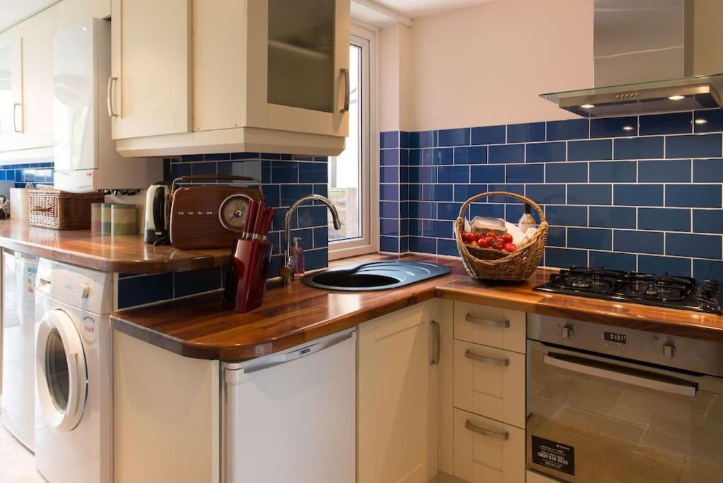 Meddlars A Historic Cottage On The Countryside Edge Of A Vibrant Market Town Hadleigh  Exterior foto